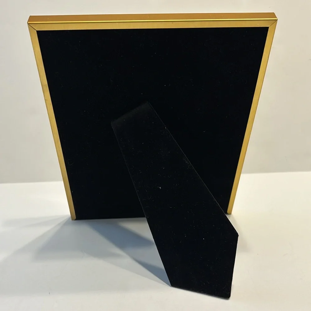 Kendra Scott 4” x 6” Gold Stamped Metal Filigree Picture Frame Velvet Easel